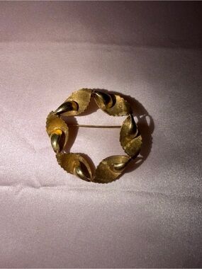 Vintage 14k Gold Wreath Swirl Brooch